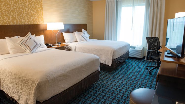 Fairfield Inn & Suites Anderson Room