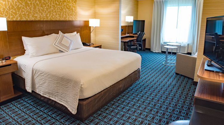 Fairfield Inn & Suites Anderson Suite