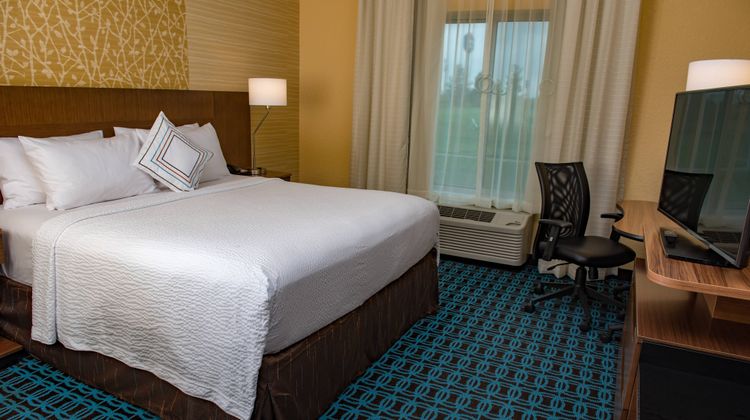 Fairfield Inn & Suites Anderson Room