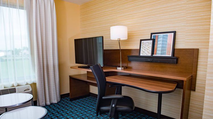 Fairfield Inn & Suites Anderson Room