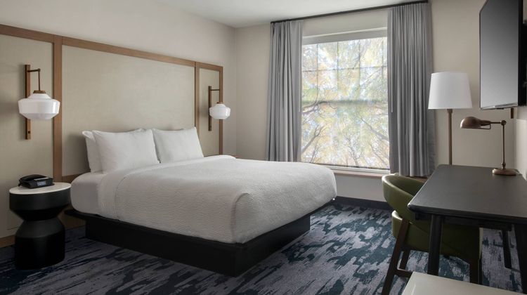 Fairfield Inn & Suites Williamstown Room