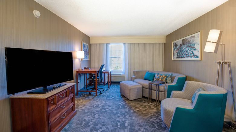 <b>Courtyard by Marriott Chapel Hill Suite</b>. Images powered by <a href="https://www.leonardoworldwide.com/" title="Leonardo Worldwide" target="_blank">Leonardo</a>.