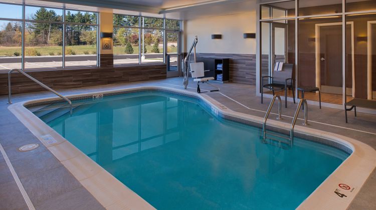 Fairfield Inn & Suites Akron/Stow Pool
