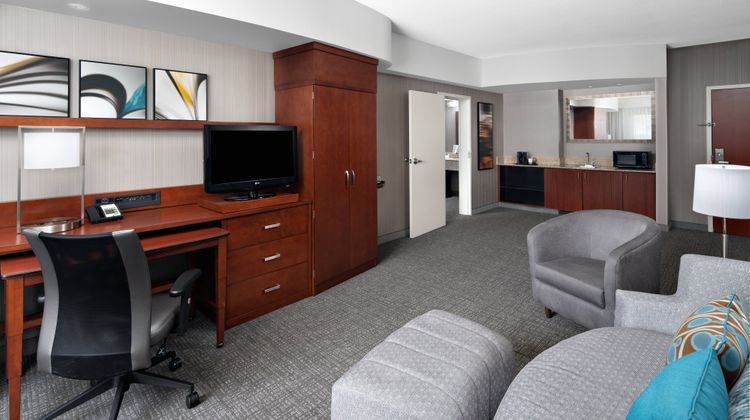 Courtyard Raleigh Triangle Town Center Suite