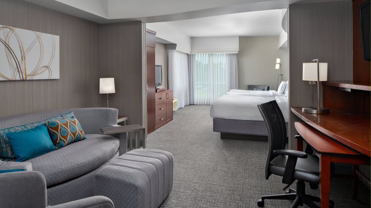 Courtyard Raleigh Triangle Town Center Suite