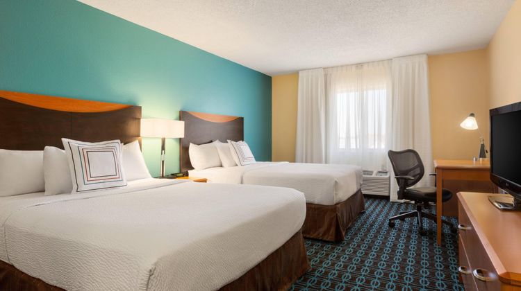 Fairfield Inn & Suites West/Medical Ctr Room