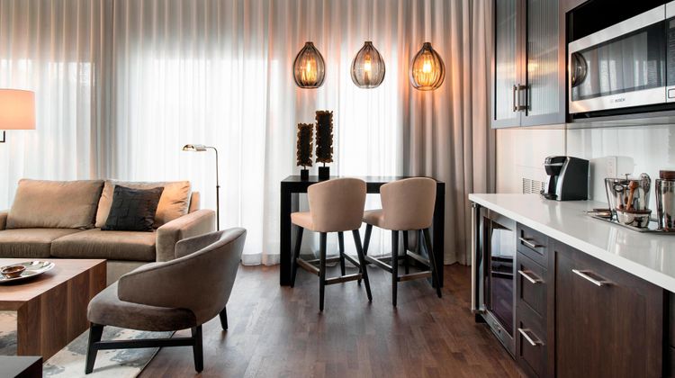 Courtyard by Marriott Calgary South Suite