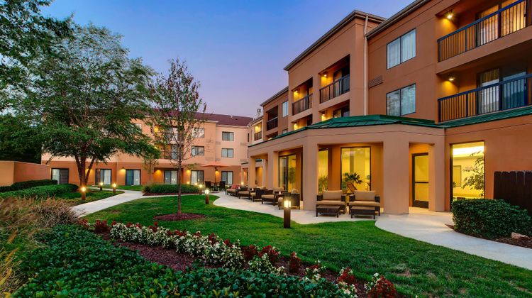 Courtyard by Marriott Richmond Airport Exterior