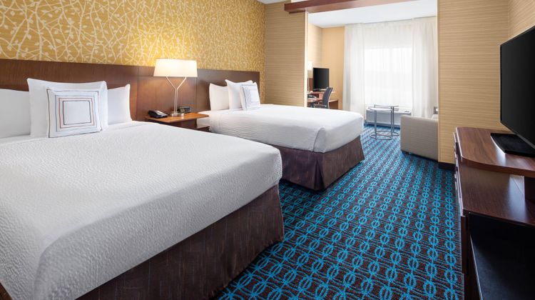 Fairfield Inn & Suites Poplar Bluff Suite