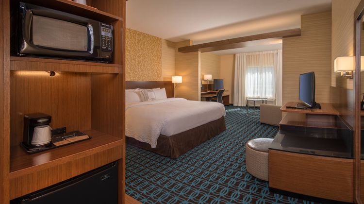 Fairfield Inn & Suites Altoona Suite