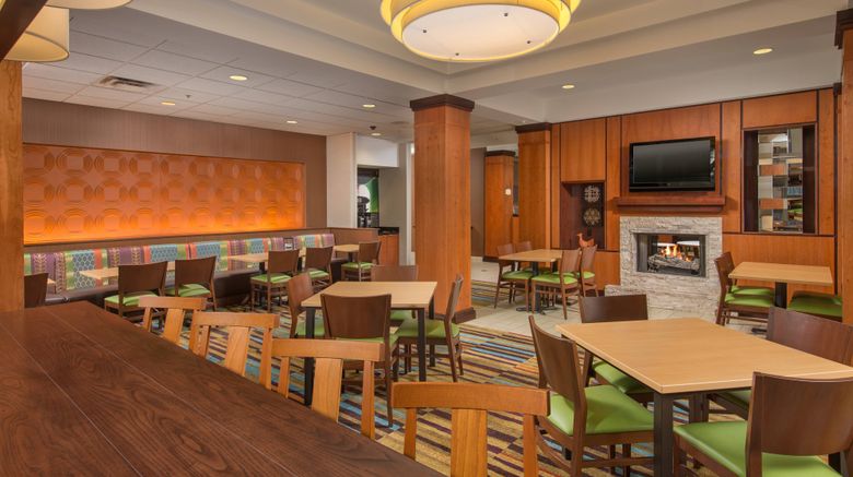 <b>Fairfield Inn & Suites Cleveland Restaurant</b>. Images powered by <a href="https://www.leonardoworldwide.com/" title="Leonardo Worldwide" target="_blank">Leonardo</a>.