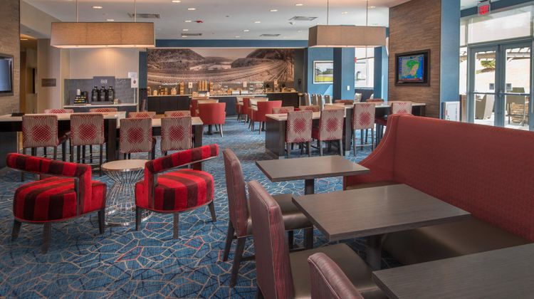 Fairfield Inn & Suites Altoona Restaurant