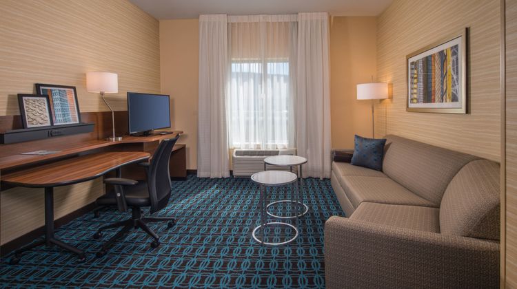 Fairfield Inn & Suites Altoona Suite