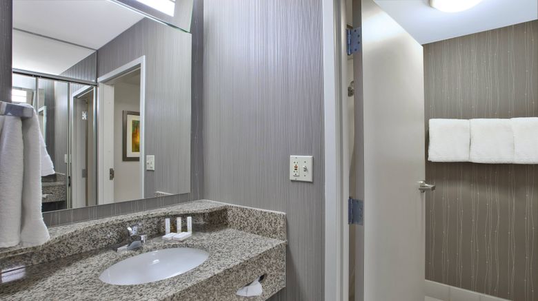 <b>Courtyard by Marriott Somerset Room</b>. Images powered by <a href="https://www.leonardoworldwide.com/" title="Leonardo Worldwide" target="_blank">Leonardo</a>.