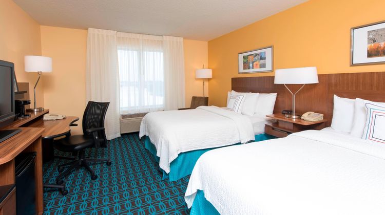 Fairfield Inn & Suites Chicago Room