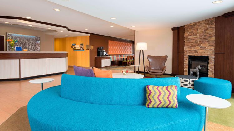 Fairfield Inn & Suites Chicago Lobby