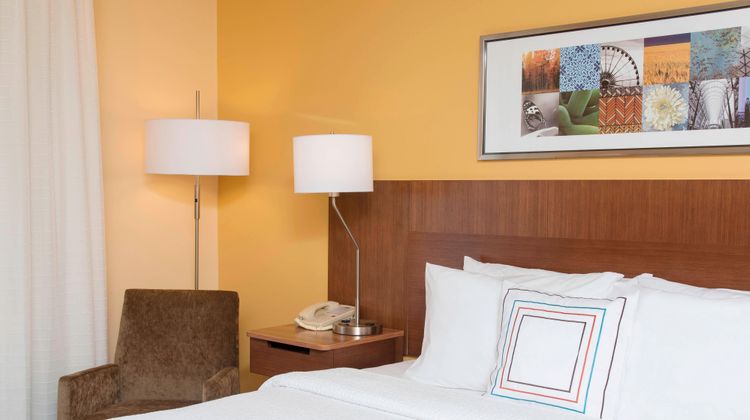 Fairfield Inn & Suites Chicago Suite