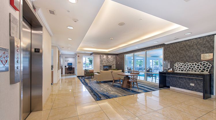 Fairfield Inn/Suites Chicago Naperville Lobby