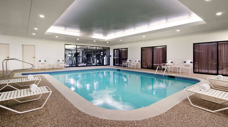 Courtyard St Louis Airport/Earth City Pool