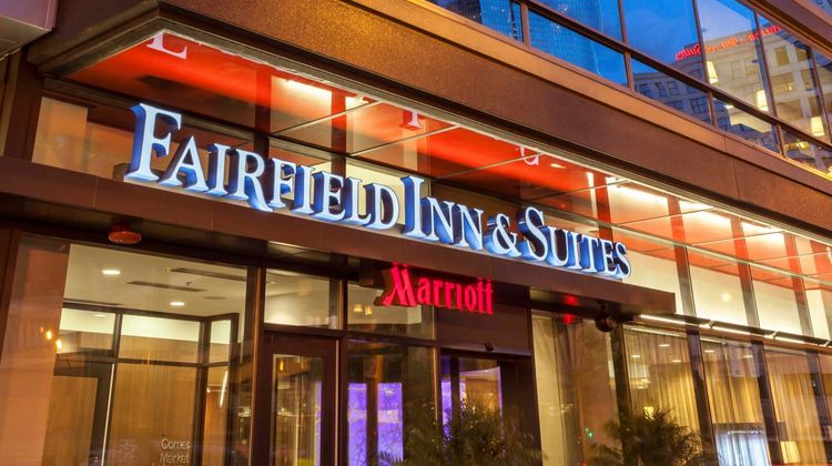 Fairfield Inn & Stes Dwntown/River North Exterior