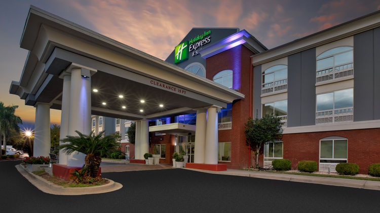 Holiday Inn Express & Suites Sumter Exterior