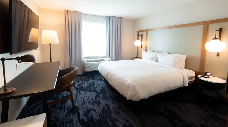 Fairfield Inn & Suites Fond du Lac Room