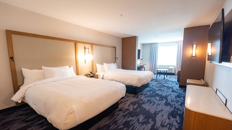 Fairfield Inn & Suites Fond du Lac Suite