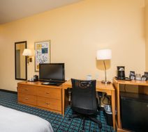 Fairfield Inn & Suites Augusta Room