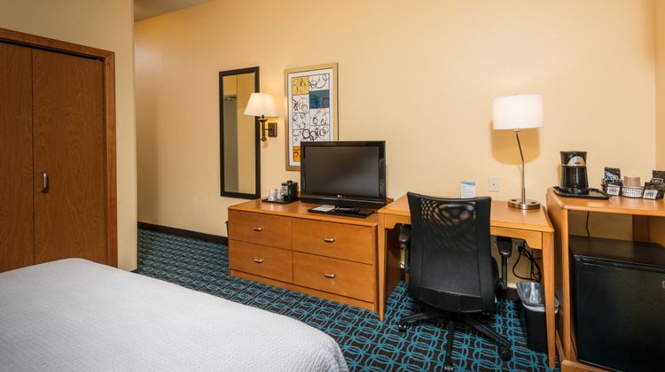 Fairfield Inn & Suites Augusta Room