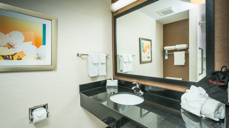 Fairfield Inn & Suites Augusta Room