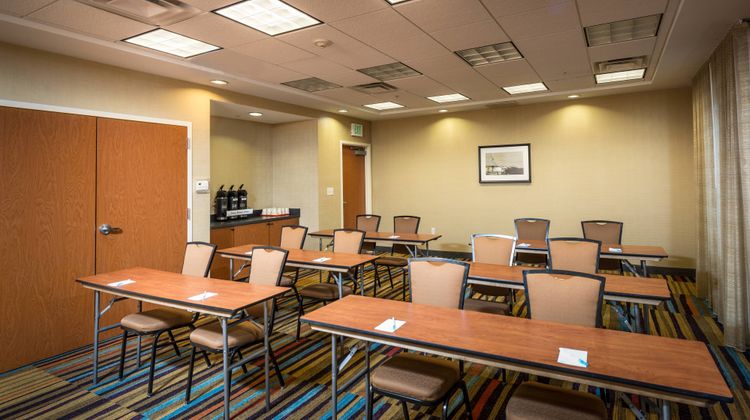 Fairfield Inn & Suites Augusta Meeting