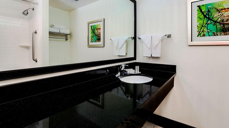 Fairfield Inn & Suites Wilkes-Barre Room