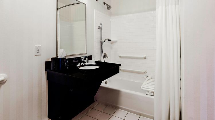 Fairfield Inn & Suites Wilkes-Barre Room