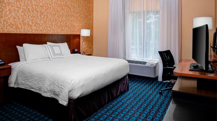 Fairfield Inn & Suites Douglas Room
