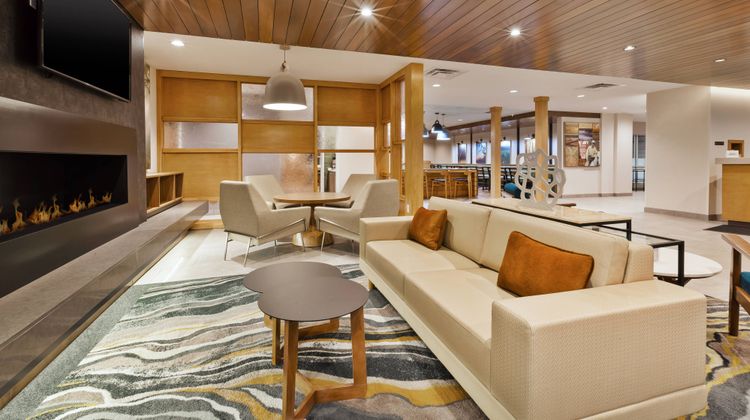 Fairfield Inn & Suites Kalamazoo Lobby