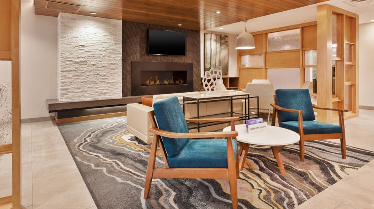 Fairfield Inn & Suites Kalamazoo Lobby