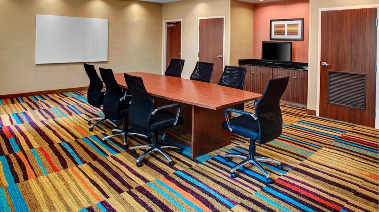 Fairfield Inn & Suites Douglas Meeting