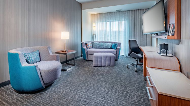 Courtyard Toledo West Suite