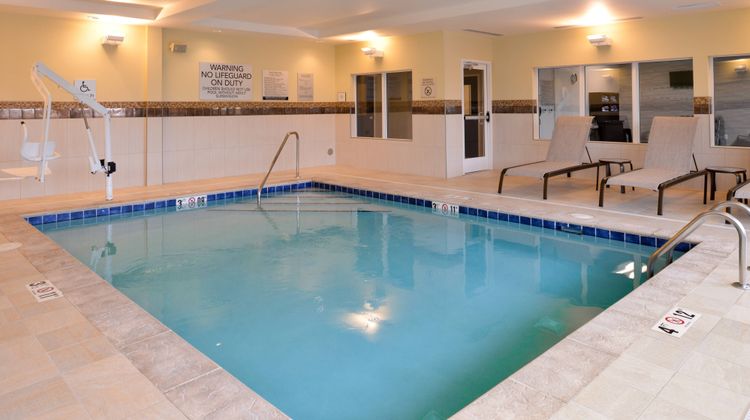 Courtyard Toledo North Pool