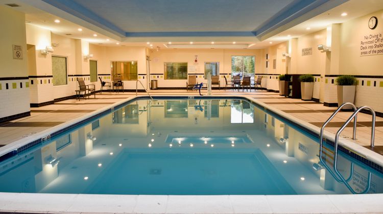 Fairfield Inn & Suites Hartford Airport Pool