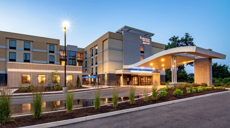 Fairfield Inn/Suites Springfield-Holyoke Exterior