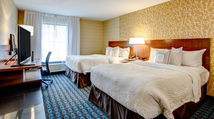 Fairfield Inn/Suites Springfield-Holyoke Room