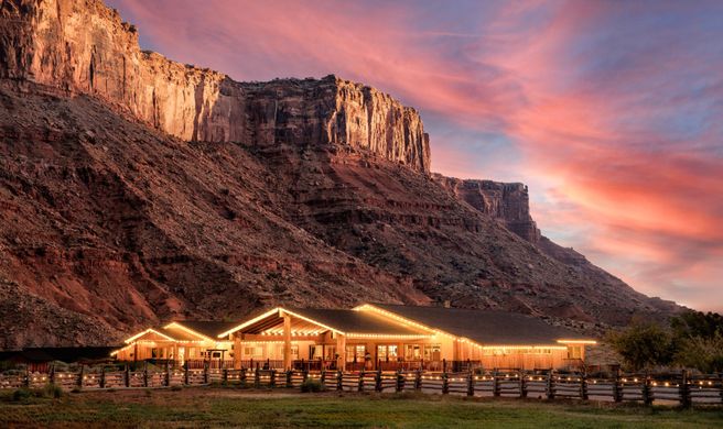 Red Cliffs Lodge Moab Exterior