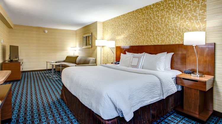 Fairfield Inn/Suites Springfield-Holyoke Suite
