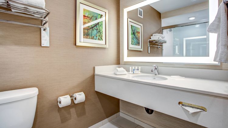 Fairfield Inn/Suites Springfield-Holyoke Room