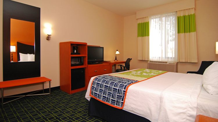 Fairfield Inn & Suites Tehachapi Room