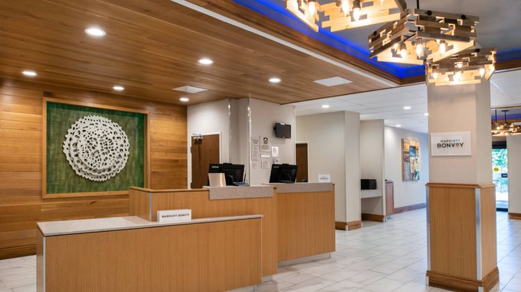 Fairfield Inn & Suites Central Lobby