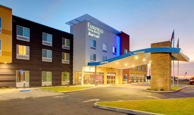 Fairfield Inn & Suites North Airport Exterior