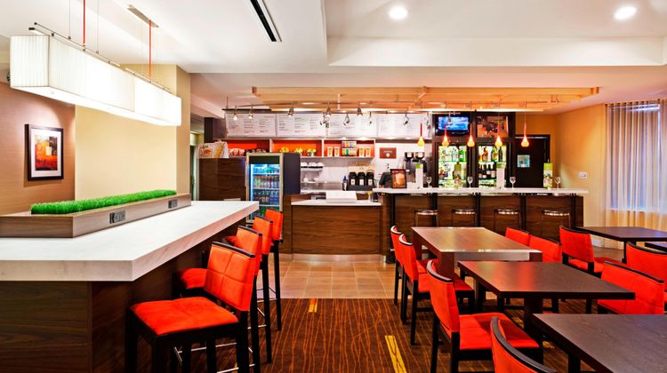 Courtyard by Marriott Airport/North Star Restaurant