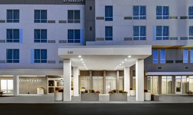 Courtyard by Marriott Hamilton Exterior